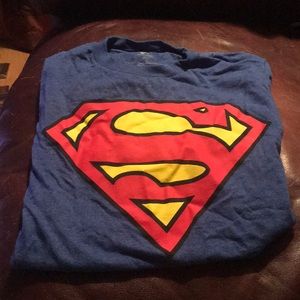 Small women’s super man t. Wore once. Heathered.